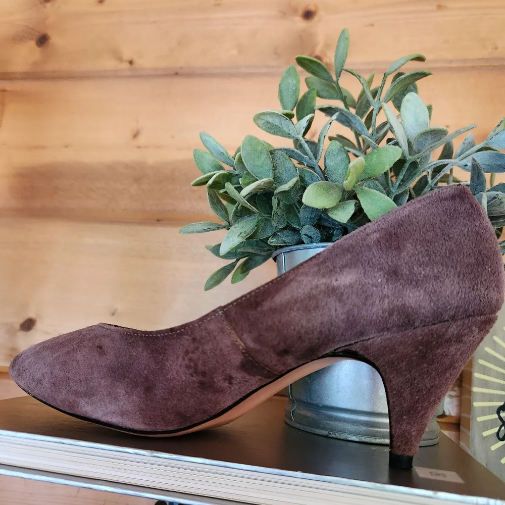 Carriage Court 💜 Vintage 663 Suede Leather Pigskin Pump Brown Heel Slip On 6.5D